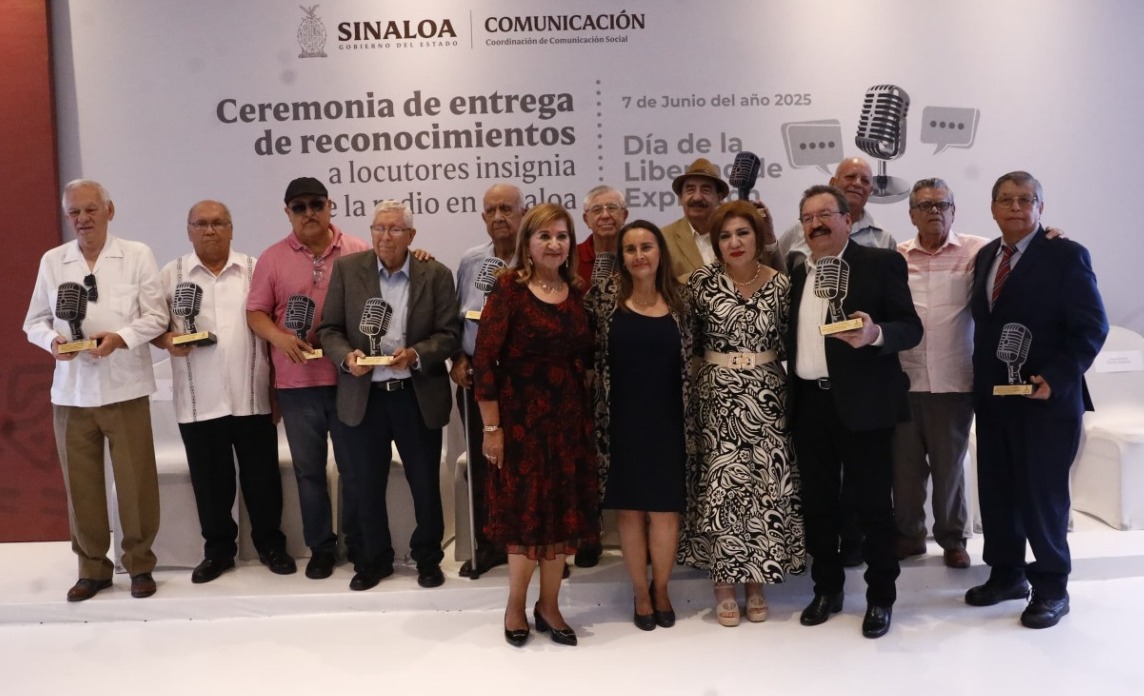 - Merecido homenaje a los locutores emblemáticos. ¡Chido, Adriana Ochoa del Toro!.
- Mientras el PAN y MC duermen en la hamaca; los de enfrente andan con motor encendido.