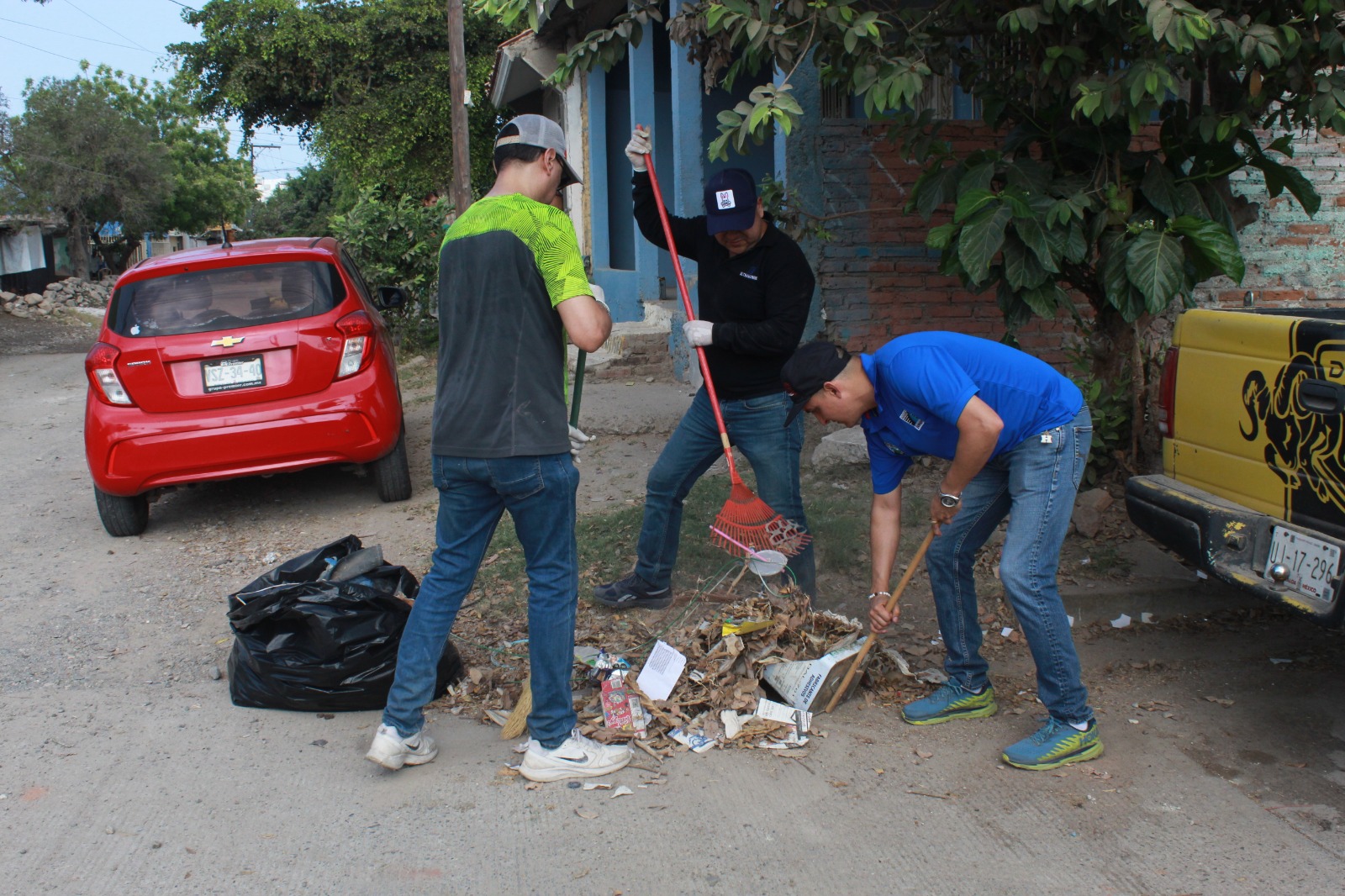 Para evitar que la basura llegue al drenaje”, decenas de trabajadores asistieron a la Jornada de Servicios, enmarcada en el Día Mundial del Medio Ambiente