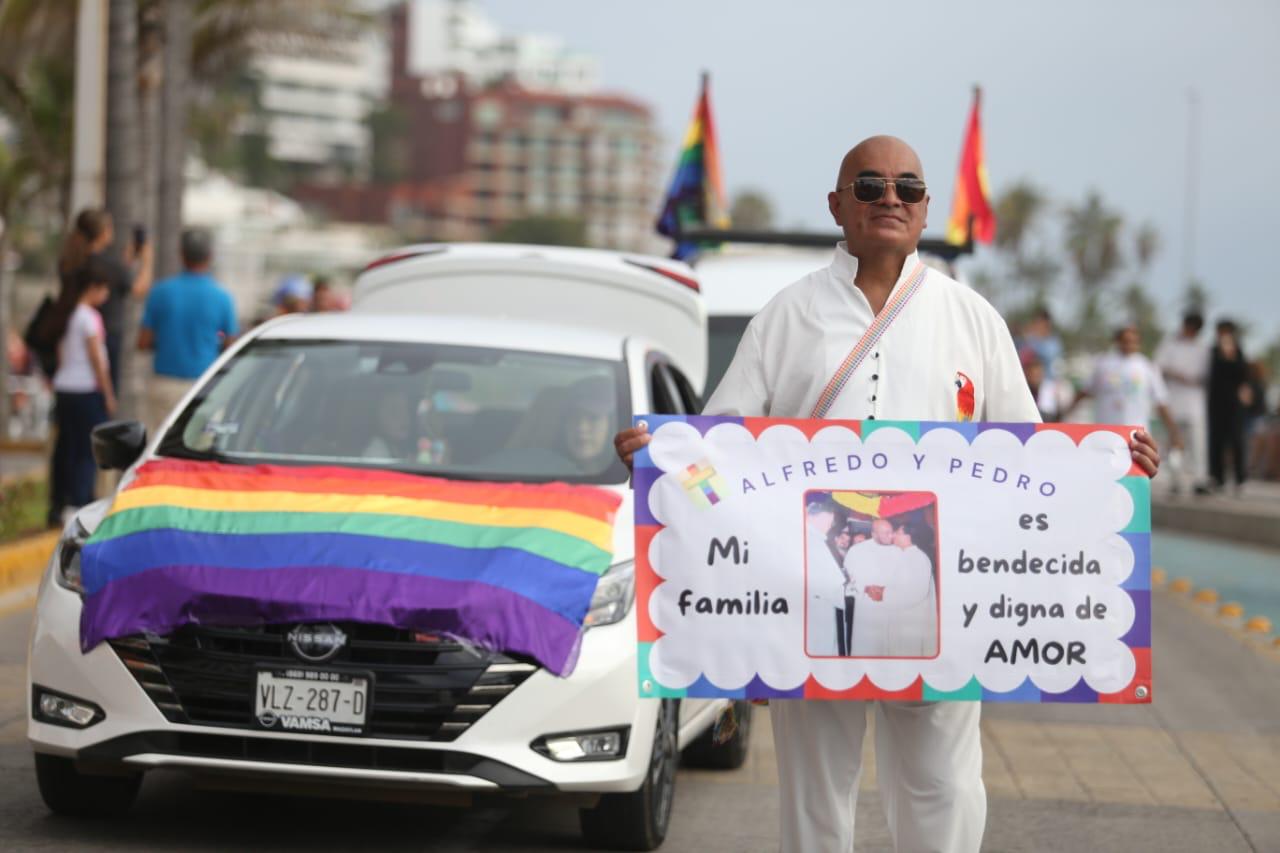 ¡Por la diversidad y la inclusión! Estrella Palacios da banderazo de salida a la Marcha Maz Orgullo 2025 
Mazatlán celebra el orgullo de la comunidad LGBTTTIQA+, con un alegre y colorido desfile por la avenida Del Mar
