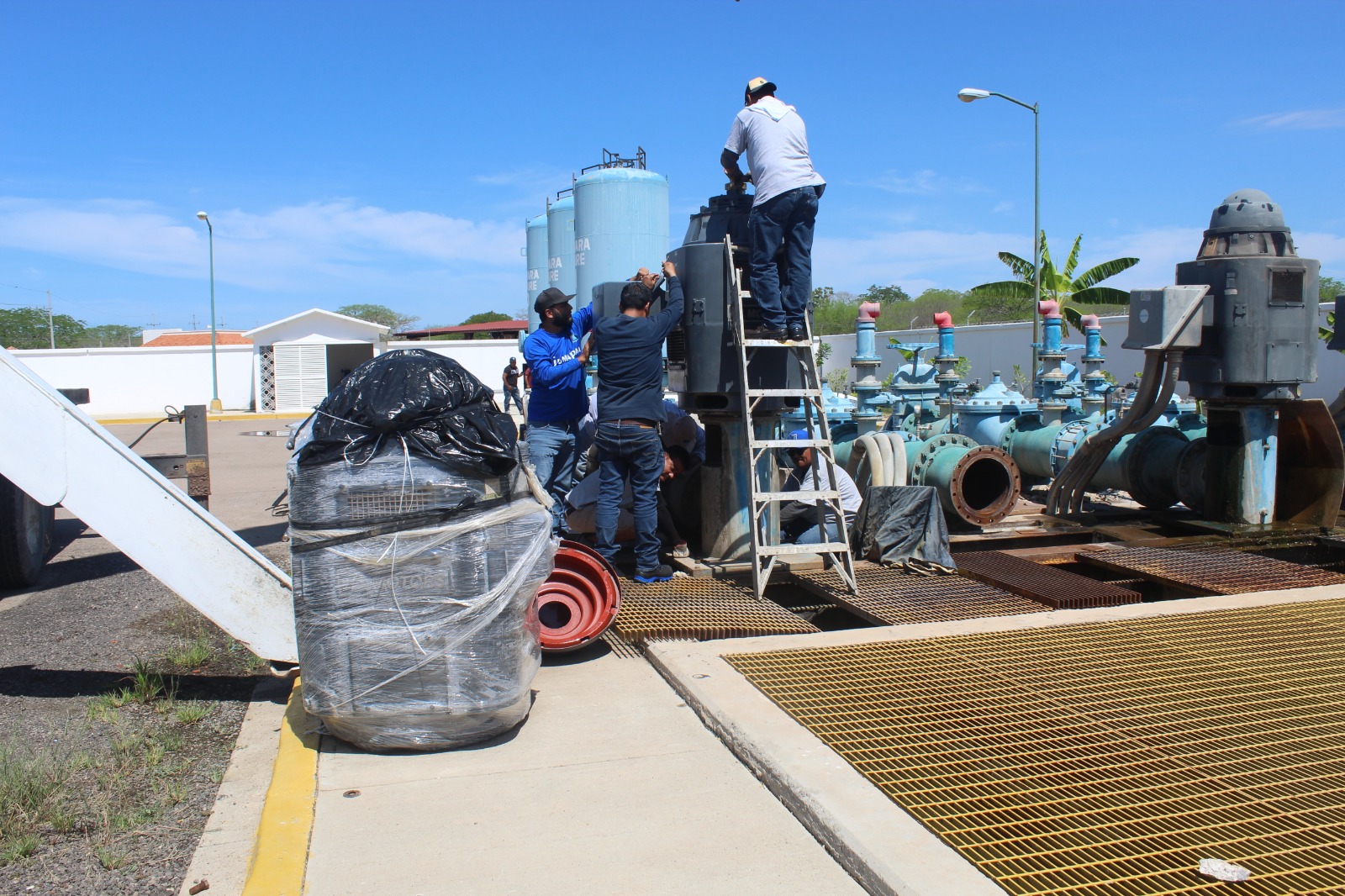 Estos trabajos se realizan dos veces por año, para garantizar el suministro eficiente a la Potabilizadora Miravalles, que abastece a gran parte de la zona norte del municipio