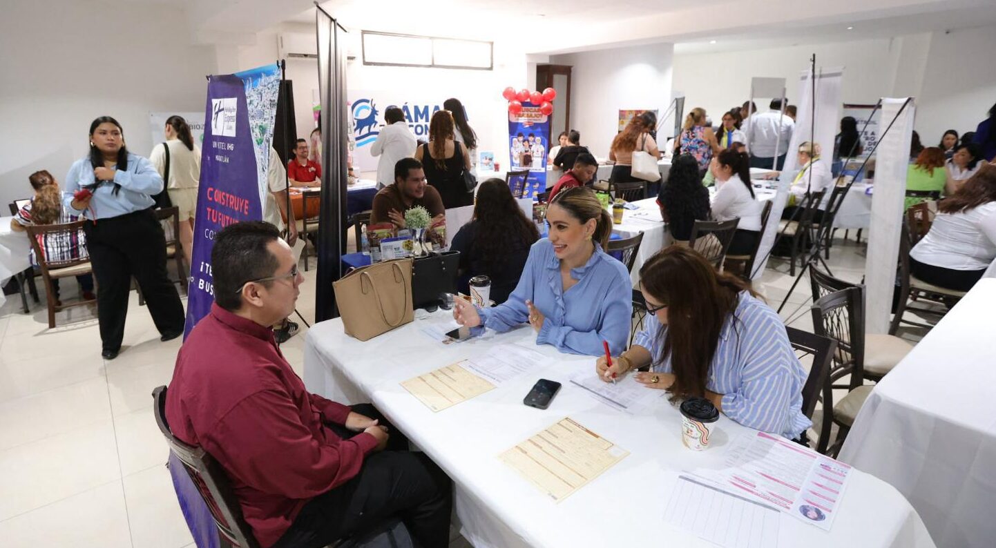 El Empleotón Mazatlán reunió a empresas y buscadores de empleo; se atendió a más de 600 personas, se concretó la contratación de 47 y 245 pactaron entrevistas laborales.