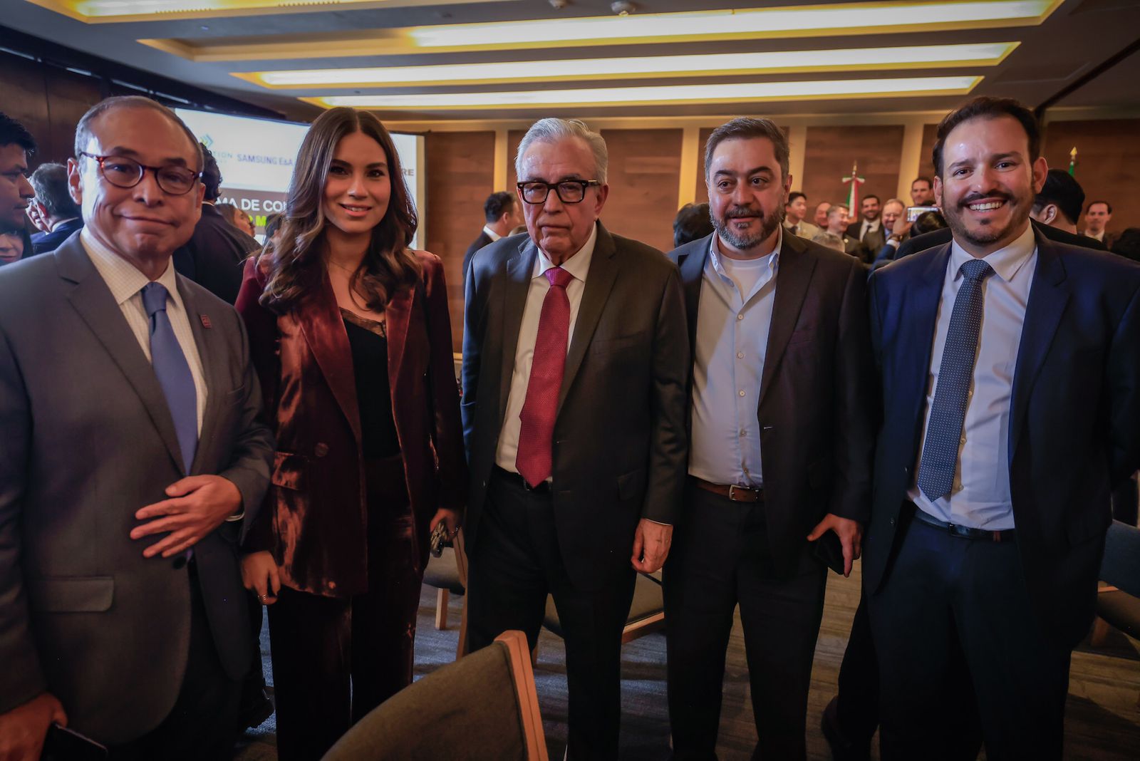 Con participación del gobernador Rubén Rocha Moya, representantes diplomáticos y directivos de alto nivel, se concretaron en Ciudad de México los contratos entre Transition Industries LLC y las compañías Samsung Engineering, Techint y Grupo Maire, que permiten avanzar hacia la etapa de construcción del complejo industrial que se instalará en el puerto de Topolobampo, Sinaloa.
