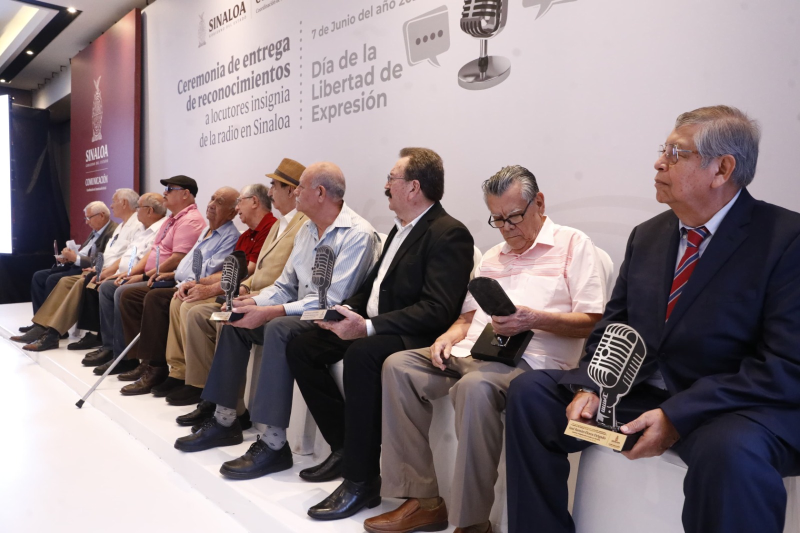 Por su destacada trayectoria grandes locutores del ayer recibieron este merecido homenaje, y reconocimiento especial se hizo para Juan S. Millán y Jesús Aguilar Padilla locutores de profesión y que fueron Gobernadores de Sinaloa.