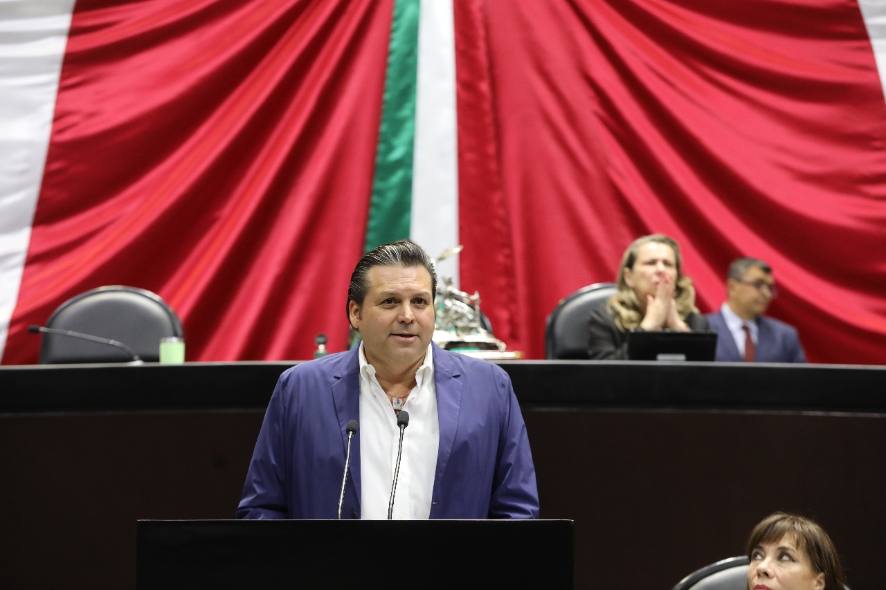 El diputado explicó que la reducción del IVA en Sinaloa, mediante decreto presidencial, es una medida viable, urgente y necesaria para poner en marcha la economía local, proteger empleos y apoyar directamente a miles de familias afectadas por la violencia y la crisis económica.