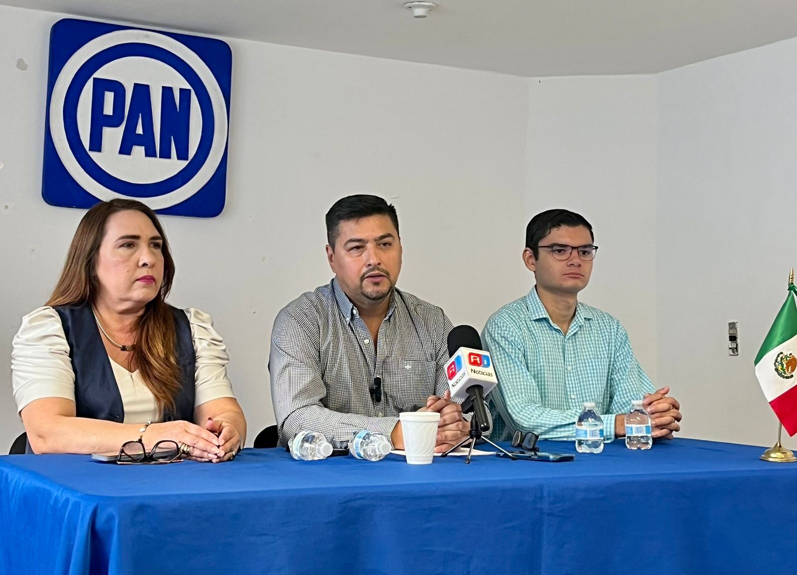 Mazatlán vive en una situación de anarquía por la crisis en materia de servicios públicos, la falta de un desarrollo urbano sustentable y el efecto de la inseguridad, señaló el dirigente municipal del Partido Acción Nacional, Evaristo Corrales Macías.