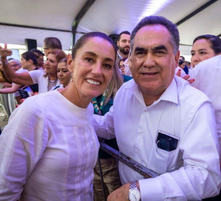 La visita al estado de la Presidenta de la República, doctora Claudia Sheinbaum Pardo, para inaugurar las nuevas Salas de Quirófanos y Área de Quemados en el Hospital Pediátrico IMSS Bienestar de Sinaloa, trajo noticias muy positivas para los sinaloenses, afirmó el Rector de la Universidad Autónoma de Sinaloa (UAS), doctor Jesús Madueña Molina al asistir como invitado especial al evento.
