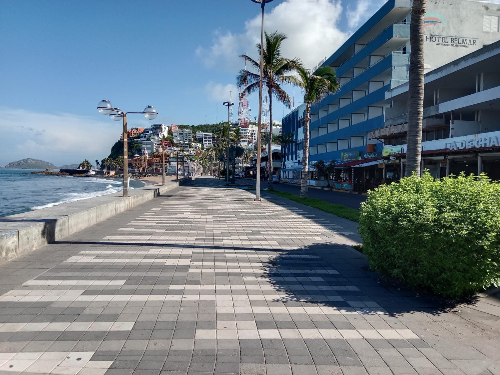 Diariamente, se recolectan entre 760 a 1,100 toneladas de basura en la ciudad, con un incremento de hasta 200 toneladas durante los periodos vacacionales