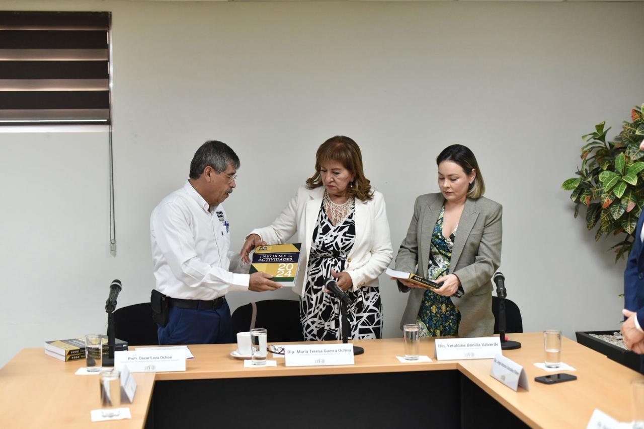 Durante la reunión, encabezada por la presidenta de la JUCOPO, la diputada María Teresa Guerra Ochoa, Loza Ochoa dio a conocer los principales resultados del trabajo realizado por la CEDH durante el año pasado, bajo la administración de José Carlos Álvarez Ortega.