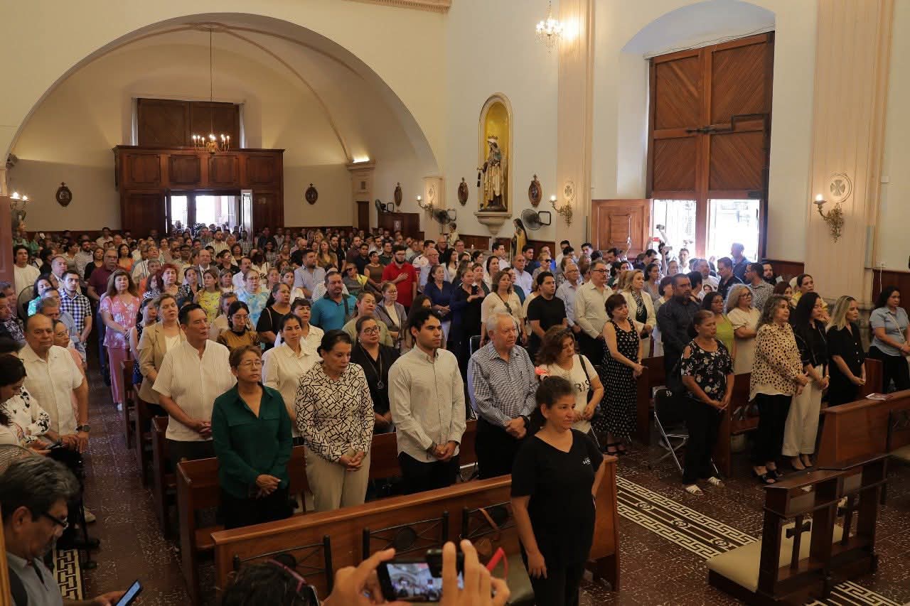 A un año de la partida a la Casa del Señor, del maestro Héctor Melesio Cuén, "los amigos que hizo antes" se dieron cita para orar por su eterno descanso y para honrar su memoria por el gran legado y trayectoria que dejó en Sinaloa.