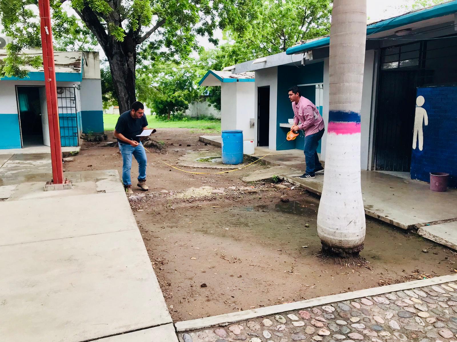 Rosario festejará el 370 Aniversario de su Fundación
En Escuinapa sanean basurón y mejoran caminos en Tecualilla además de reparar escuelas.
Elota anuncia jornada de fumigación contra el dengue, y trabajadores reciben uniformes.
