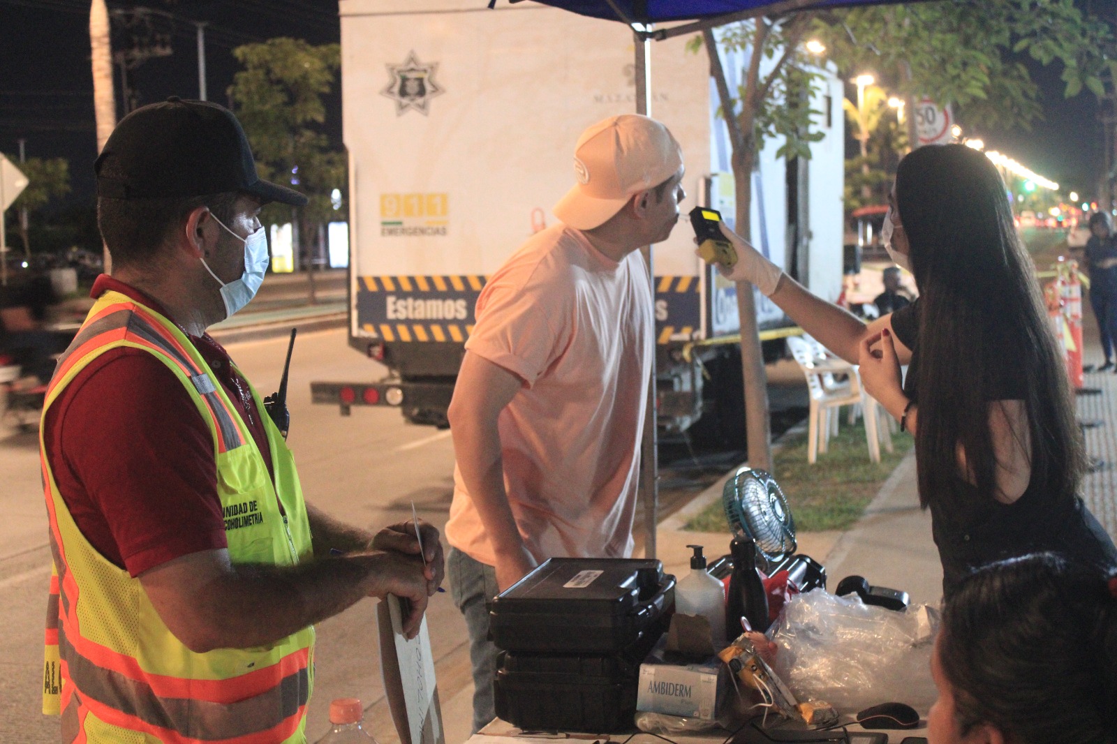 Inicia rehabilitación de alcantarillado en Hogar del Pescador.
Participan alcaldes del sur en Mesa de Seguridad y conocen el C4.
Rehabilitan caminos rurales y urbanos sumando 439 kilometros.
38 conductores dieron positivo al examen de alcoholimetría.

