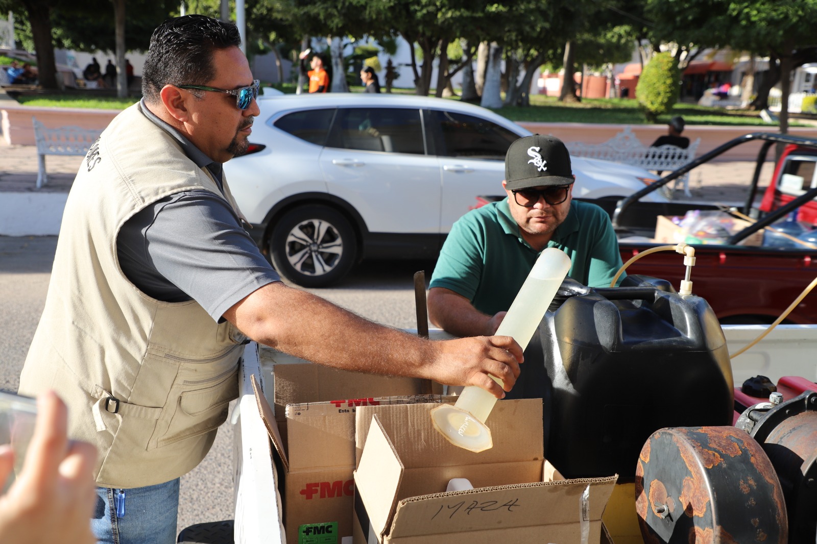 Rosario festejará el 370 Aniversario de su Fundación
En Escuinapa sanean basurón y mejoran caminos en Tecualilla además de reparar escuelas.
Elota anuncia jornada de fumigación contra el dengue, y trabajadores reciben uniformes.
