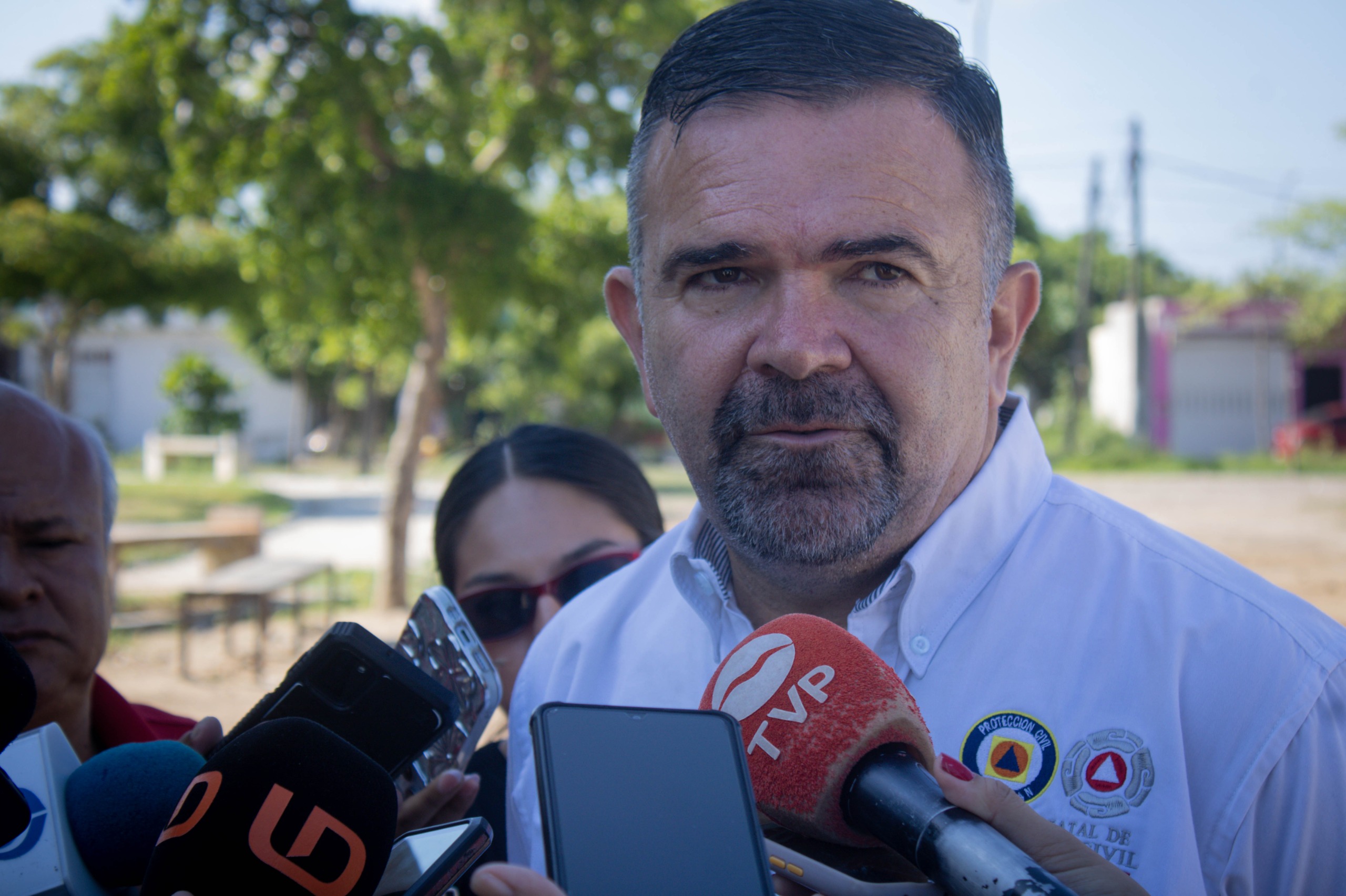 ¿Quieres podar un árbol que toca los cables de alta tensión?, marca 072 para canalizar el reporte y atienda CFE
