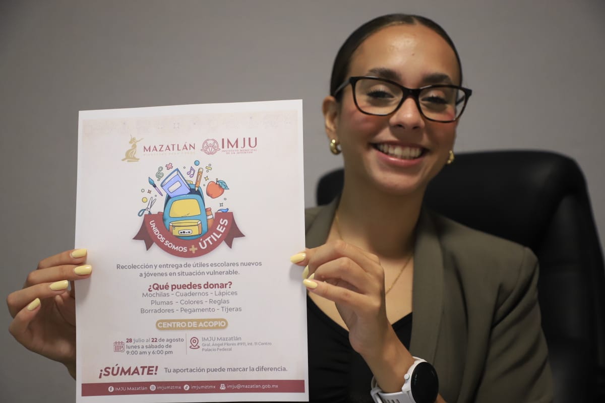 La Directora del IMJU Mazatlán, Arantxa Fernanda Ahumada Rosas, destaca que la colecta de útiles escolares tiene por objetivo la donación a estudiantes de escasos recursos de los niveles de secundaria y preparatoria, para el inicio del próximo ciclo escolar 2025-2026