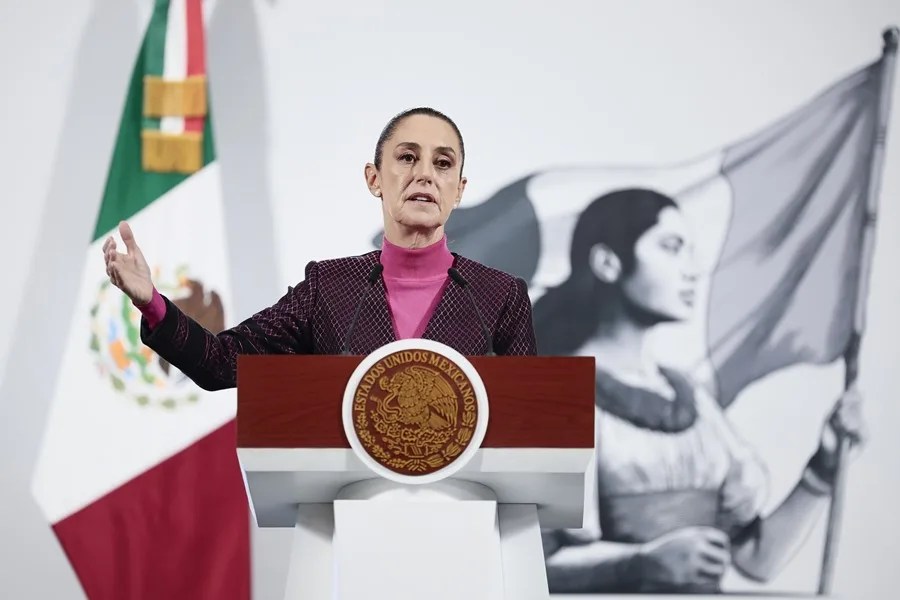 Con el objetivo de reducir los asaltos en las carreteras del país, el Gobierno mexicano presentó este martes el plan ‘Cero Robos’, que aplicará principalmente en tres vías que concentran el 29 % de los hurtos a transportistas a nivel nacional, con el despliegue de más de 1.180 miembros de los cuerpos de seguridad.