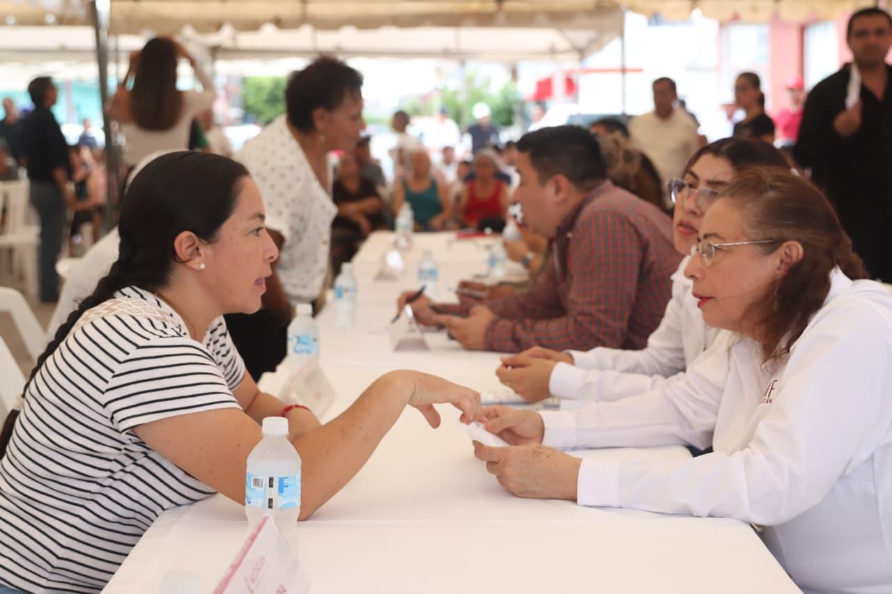 De manera sensible y humanista, con la jornada de atención ciudadana “Contigo Mazatlán”, la Presidenta Municipal y sus funcionarios reciben a 78 personas, con un total de 92 peticiones, a las que se les da puntual seguimiento