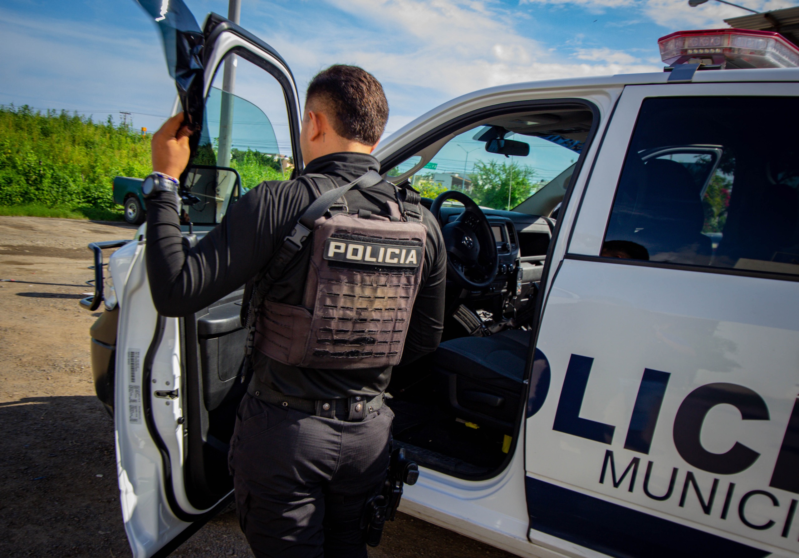 Patrullas de la Policía Municipal se suman a la campaña de respeto en los niveles del papel polarizado