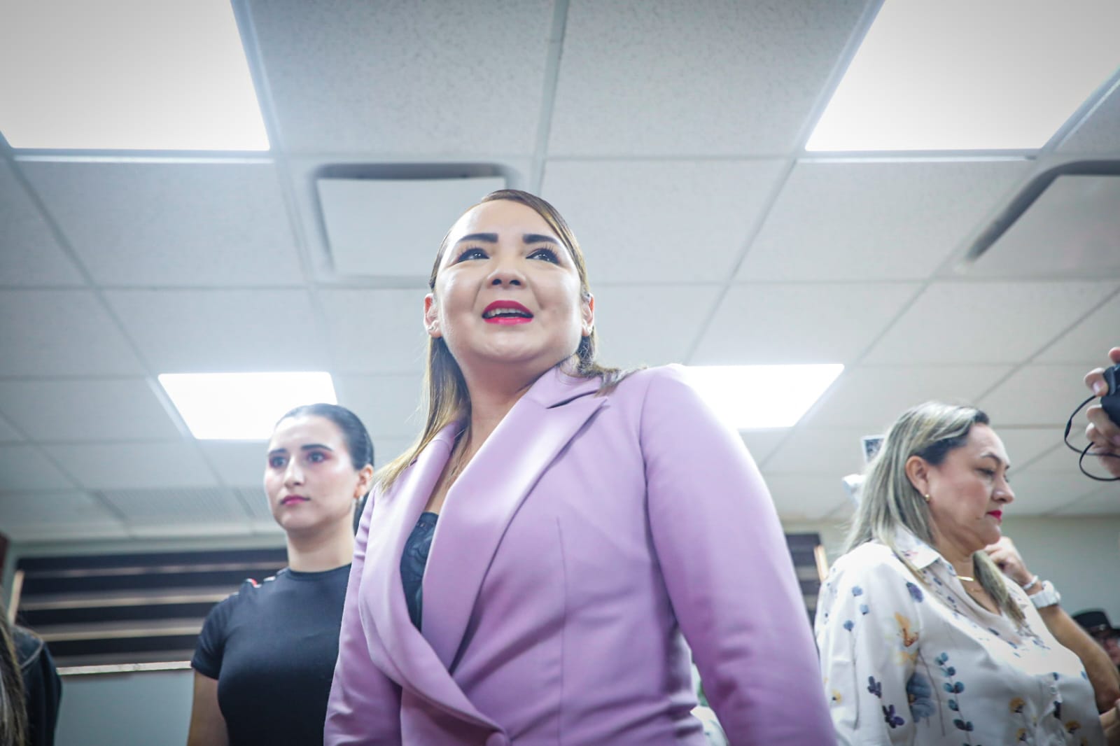 Está advertida la titular de la FGE: Claudia Zulema Sánchez Kondo, ¡Póngase las pilas!.
Podrían citarla a comparecer ante el Congreso estatal.
Impulsarán más acciones de convivencia social anuncia Rocha.
Termina penitencia de Karla Estrella con lacra diputada del PT.