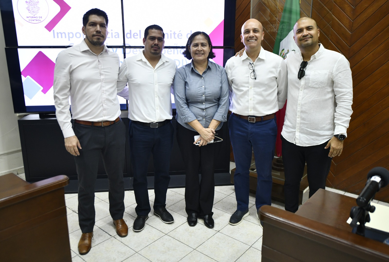 El 18 del presente se inaugura el Centro de Primera Infancia en Mazatlán.
Buscan con Comité prevenir daños en el Municipio.
Resaltan papel de Gran Acuario ante secretaria de Turismo federal.
Inicia inscripción al programa Mujeres Bienestar.
