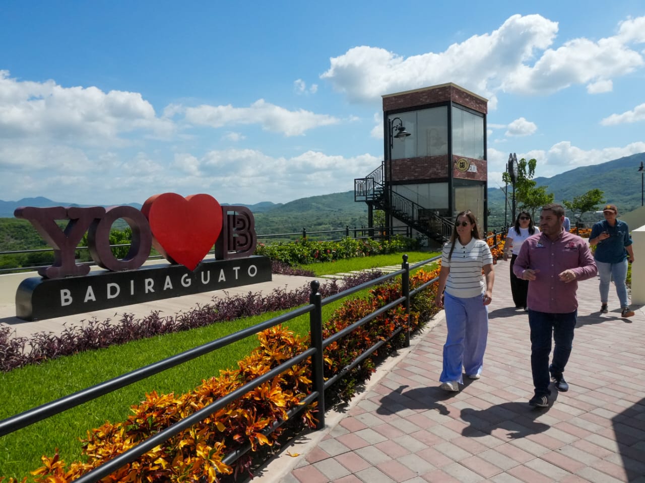 La secretaria de Turismo estatal, Mireya Sosa Osuna, señaló que por primera vez el programa Enamórate de Sinaloa saldrá con una ruta dese Salvador Alvarado, hacia Surutato y Badiraguato