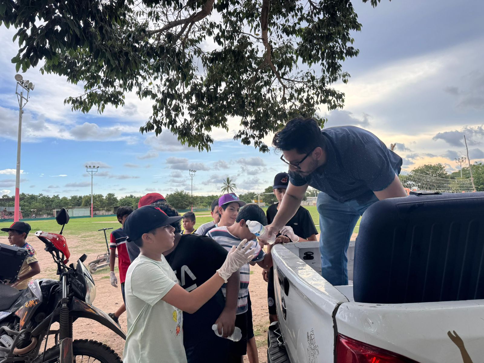 La Directora del Instituto Municipal de la Juventud, Arantxa Fernanda Ahumada Rosas, señala que el programa tiene por objetivo fomentar la participación de los jóvenes en el cuidado de los espacios comunitarios