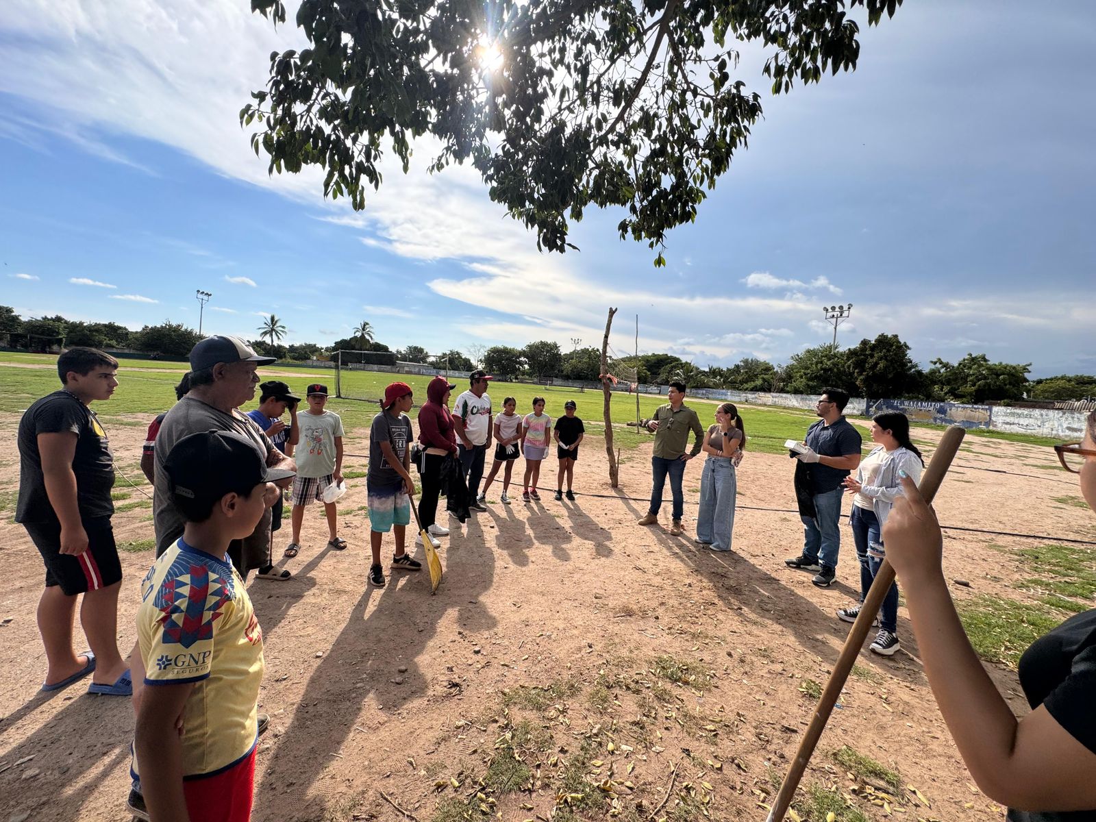 La Directora del Instituto Municipal de la Juventud, Arantxa Fernanda Ahumada Rosas, señala que el programa tiene por objetivo fomentar la participación de los jóvenes en el cuidado de los espacios comunitarios