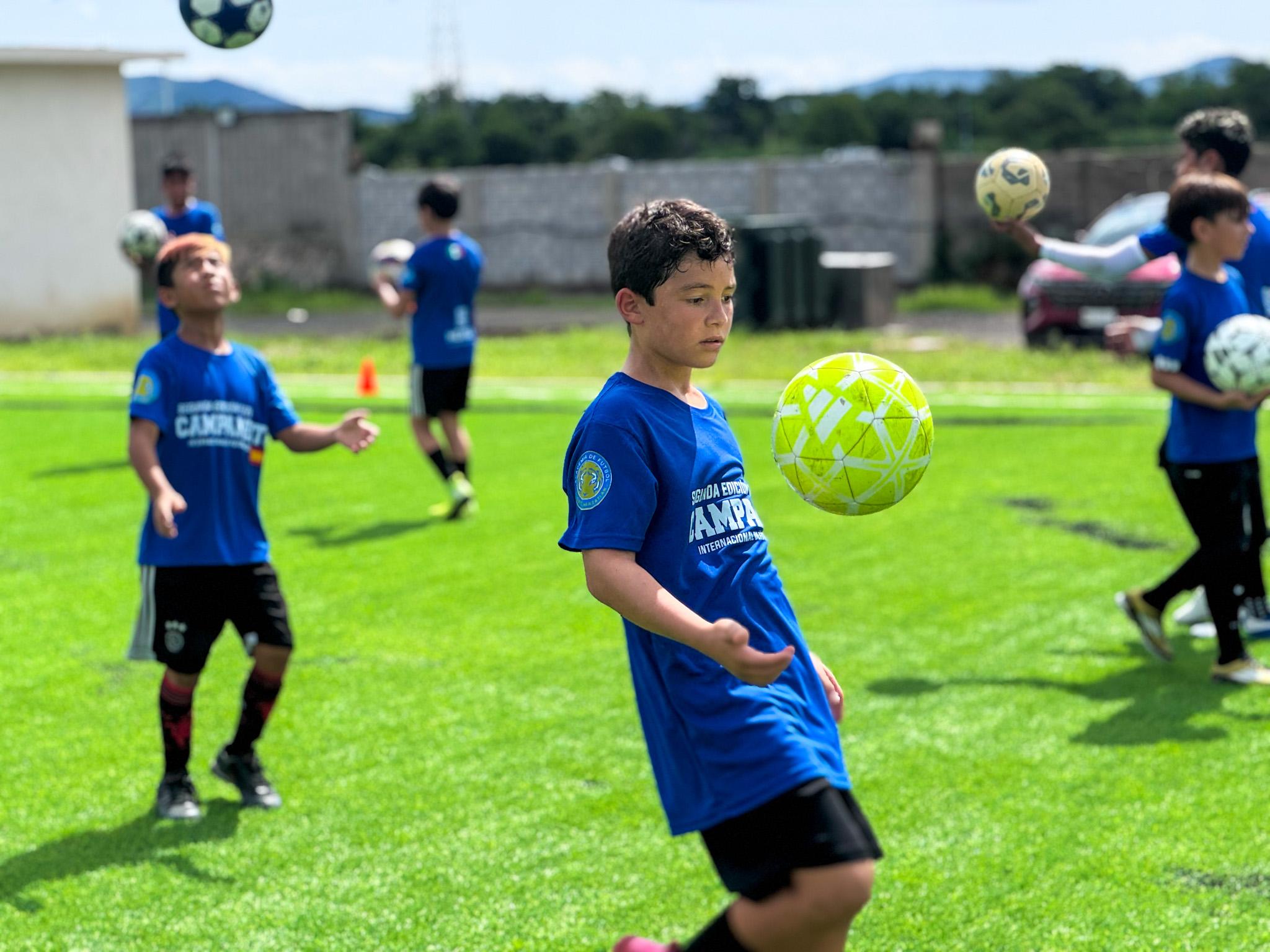 Más de 120 niños y jóvenes, bajo la supervisión y enseñanza de una cuarteta de entrenadores españoles, potenciarán sus habilidades desde este lunes y hasta el próximo viernes, con la oportunidad de viajar a España