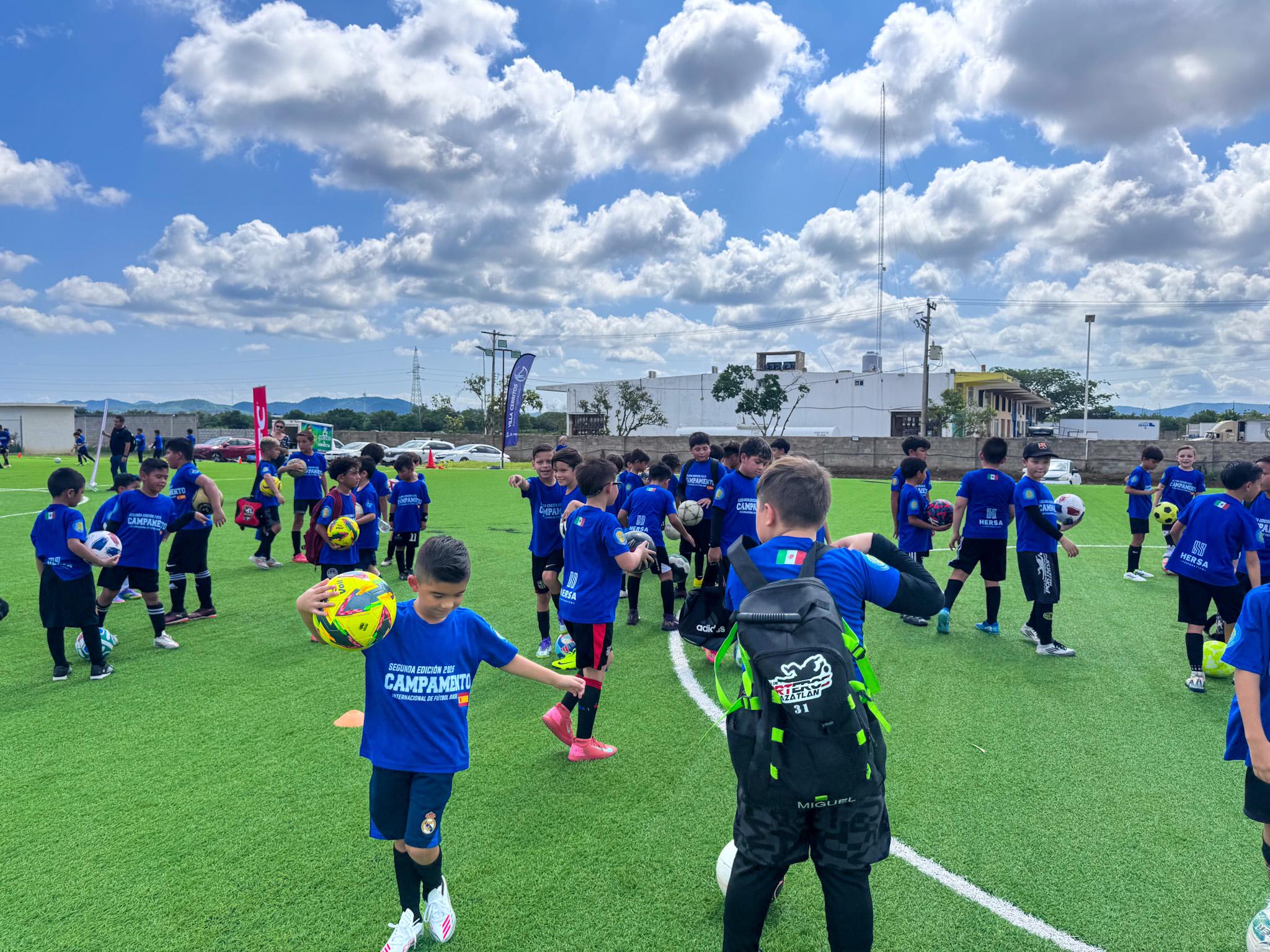 Más de 120 niños y jóvenes, bajo la supervisión y enseñanza de una cuarteta de entrenadores españoles, potenciarán sus habilidades desde este lunes y hasta el próximo viernes, con la oportunidad de viajar a España
