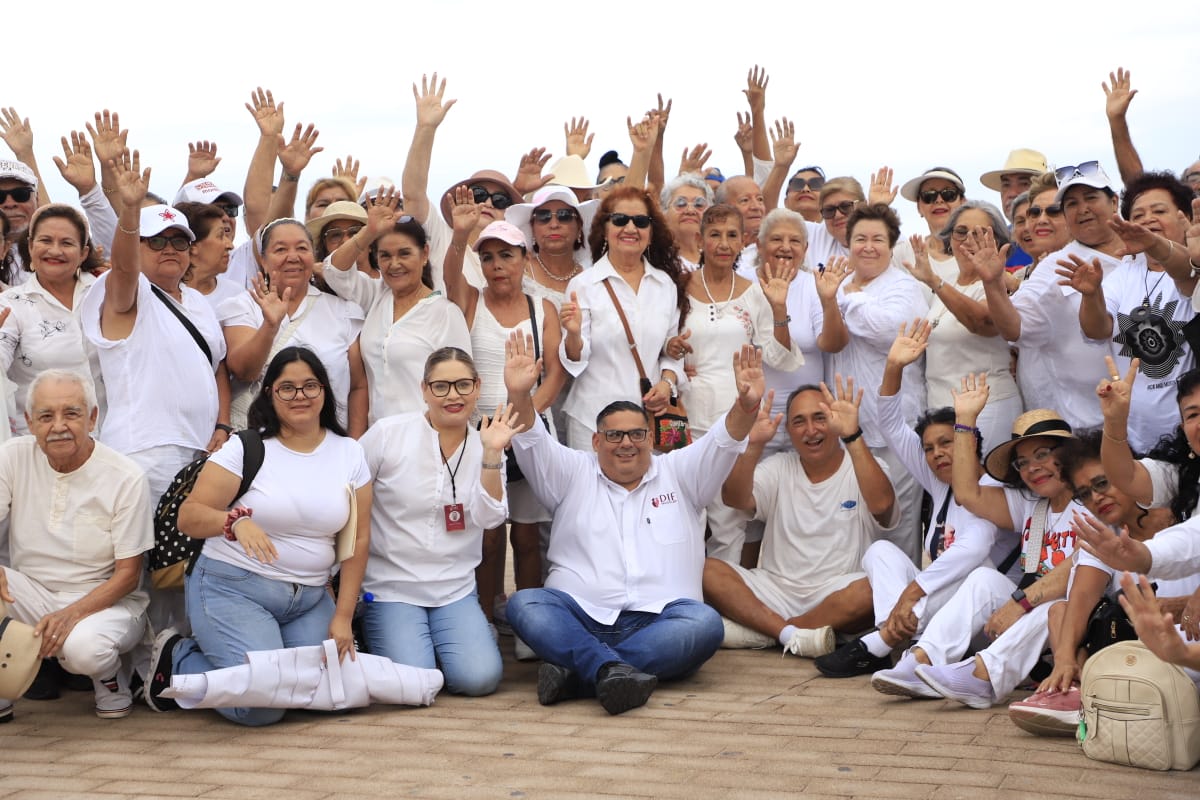 Con una caminata del Monumento al Pescador a la Plazuela Zaragoza, arrancan los festejos para reconocer a las personas adultas mayores