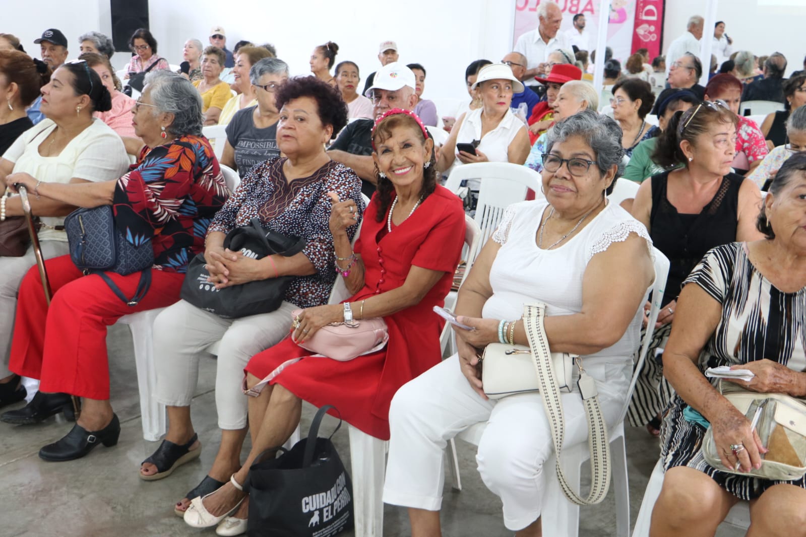  La plática forma parte de las actividades previas al Día de las y los Abuelos, que organiza el Gobierno de la Presidenta Estrella Palacios Domínguez, a través de Sistema DIF Mazatlán 