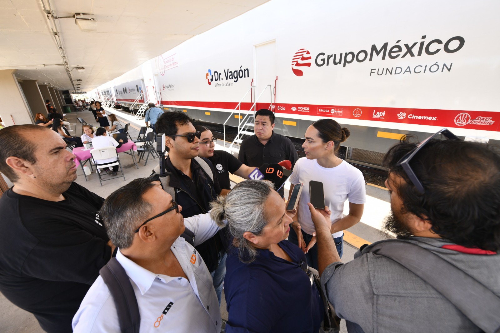 “Los invito a que nos despertemos temprano y que vengan con su ficha de atención y obtengan una de las 500 fichas”, externó.