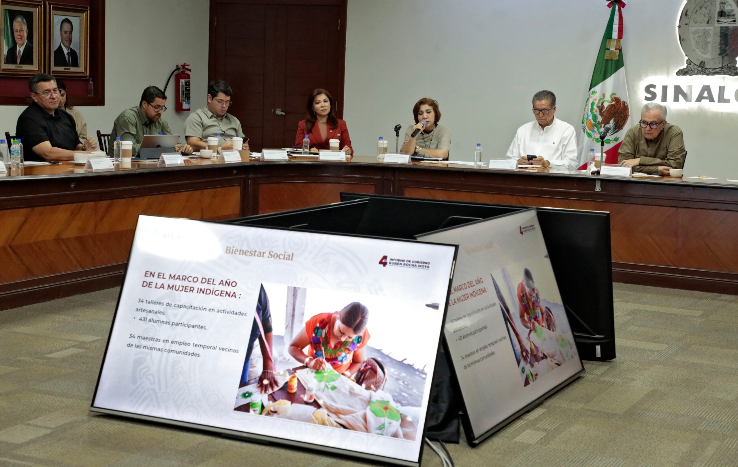 A fin de presentar resultados de las acciones ejecutadas en cada una de las dependencias gubernamentales que serán plasmadas en el documento del Cuarto Informe, el gobernador Rubén Rocha Moya, sostuvo una reunión con los integrantes del gabinete estatal, quienes expusieron los avances en cada una de las dependencias que representan y que contribuyen al desarrollo del estado y al bienestar de la sociedad sinaloense.