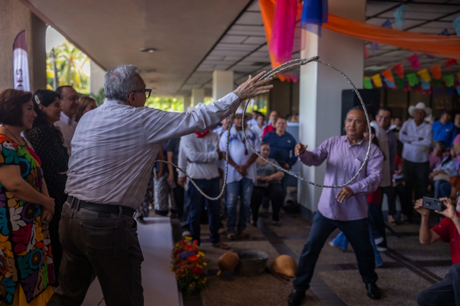 El mandatario estatal también dio a conocer la implementación de un programa de preservación de la lengua indígena, con la contratación de los mismos habitantes para fungir como maestros