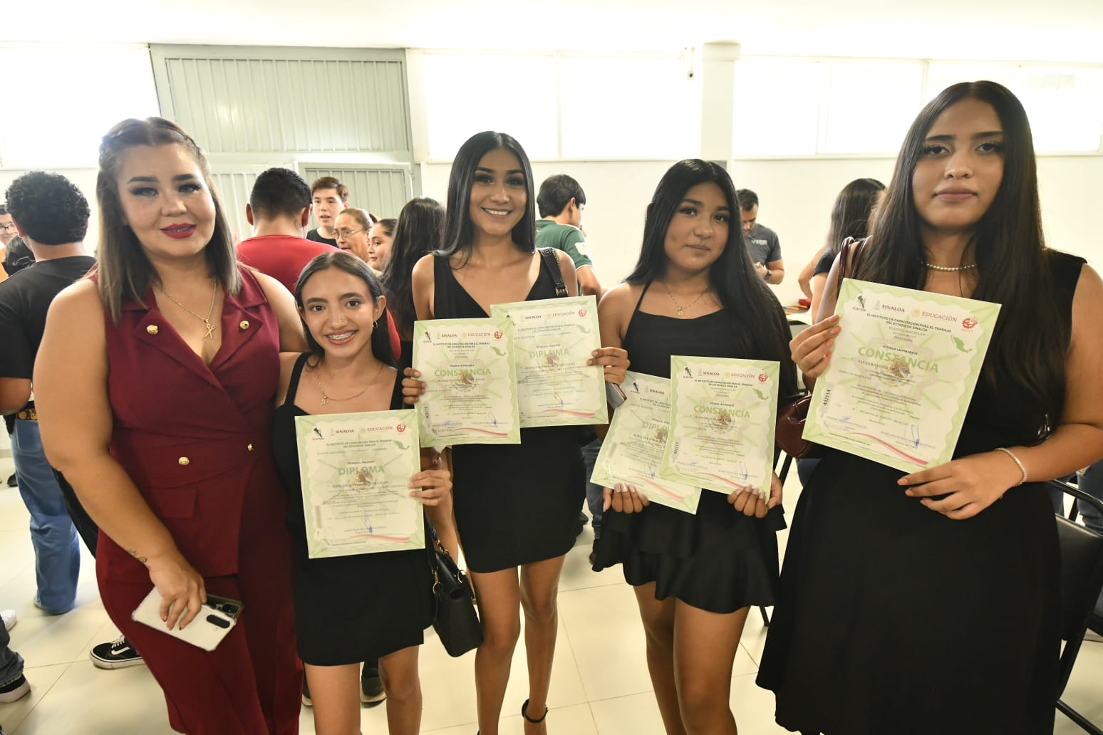 Egresan 100 alumnos del programa Verano Juvenil 2025, organizado por IMJU e ICATSIN