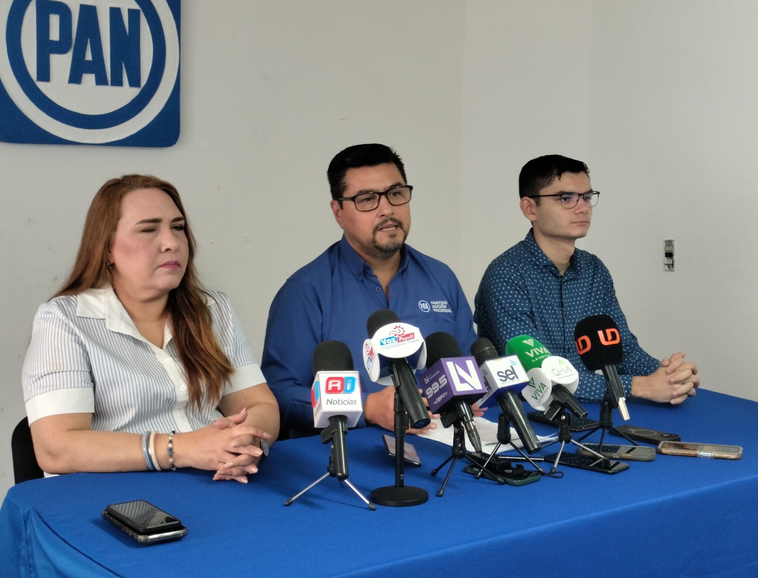 La negligencia, complicidad, falta de compromiso y de responsabilidad de los diferentes órdenes de gobierno hoy tienen a Mazatlán en el caos y la anarquía, afirmó el dirigente municipal del Partido Acción Nacional Evaristo Corrales Macías.