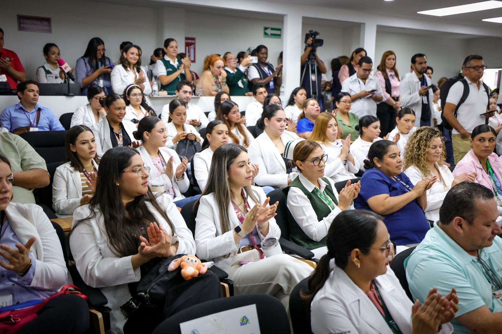 EN EL HOSPITAL DE LA MUJER INAUGURA ENEYDA ROCHA RUIZ PROGRAMA DE CAPACITACIÓN PARA LA IMPLEMENTACIÓN DE LA INICIATIVA "HOSPITAL AMIGO DE LA NIÑA Y EL NIÑO".