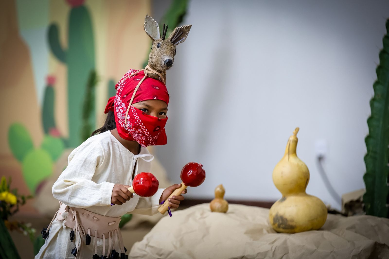 En el marco del Día Internacional de los Pueblos Indígenas conmemorado el 9 de agosto, el Sistema DIF Sinaloa, a través del Centro de Educación Incluyente y Salud Emocional, desarrollaron el evento “Preservando las Raíces de Nuestra Identidad”.