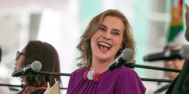 El diario español ABC detalló que Beatriz Gutiérrez, esposa de AMLO, vivirá junto a su hijo Jesús Ernesto en Madrid.