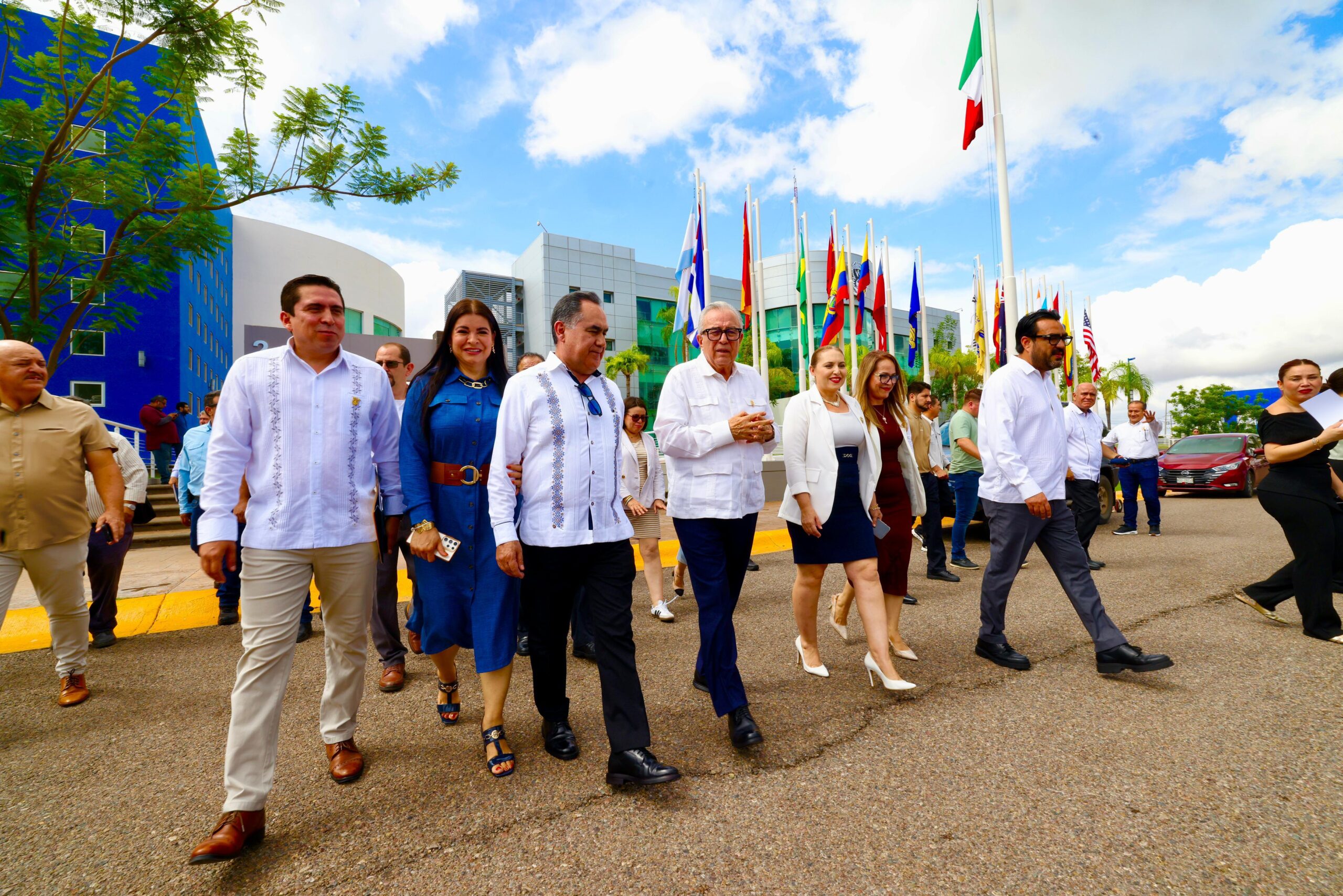 Desde el Auditorio de la Autonomía Universitaria del Campus Buelna, el mandatario estatal puso en marcha el ciclo escolar 2025-2026 de la máxima casa de estudios