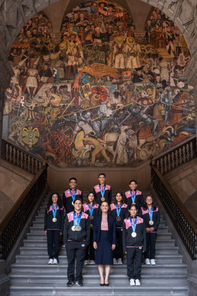 La presidenta Sheinbaum pidió a clavadistas que hicieron historia en Mundial de Singapur 2025 dar pláticas en escuelas