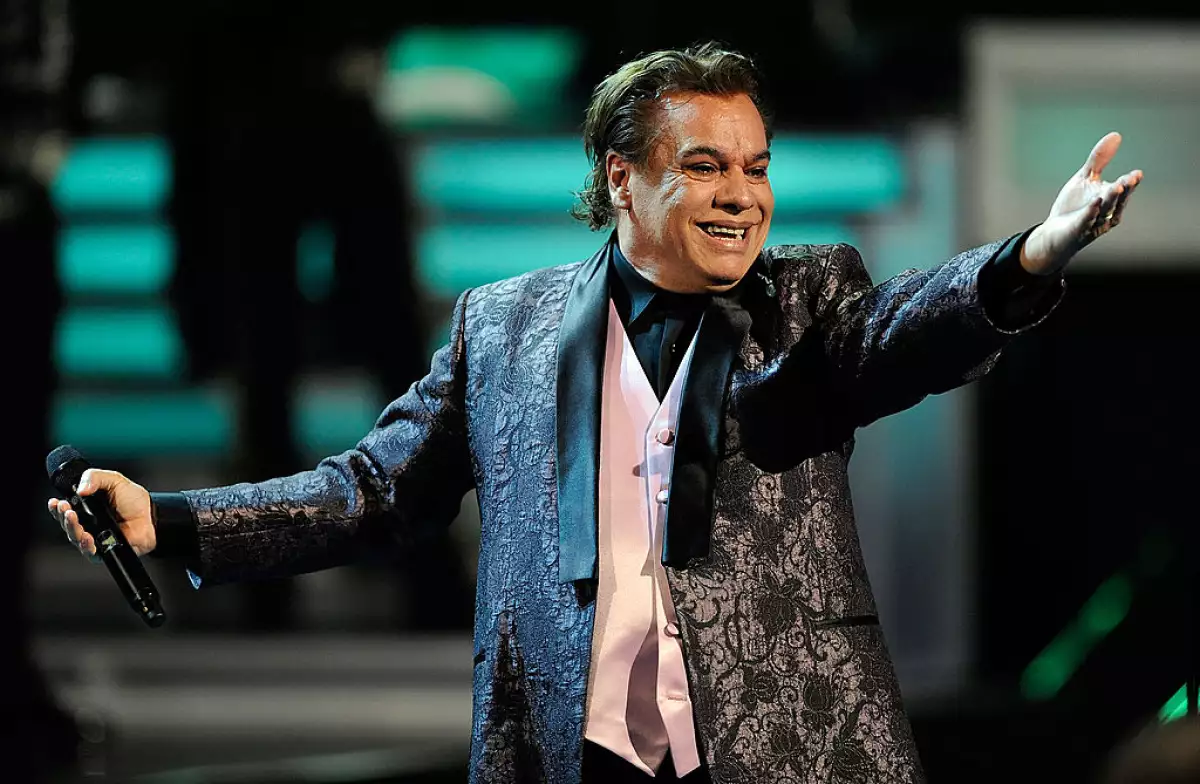 Se esperan mariachis, imitadores y el hijo de Juan Gabriel en el homenaje que desde el 23 de agosto ha reunido a cientos de admiradores