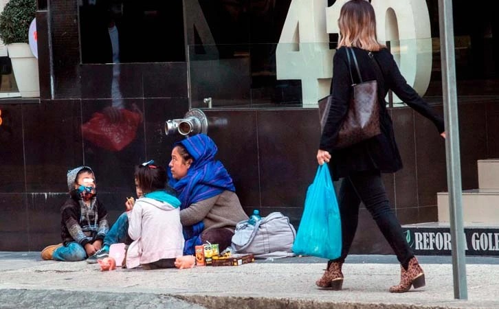 Los hogares más pobres recibieron 2 mil 168 por persona al mes.
El 1 % más rico de México gana al mes 442 veces más que el 10 % más pobre