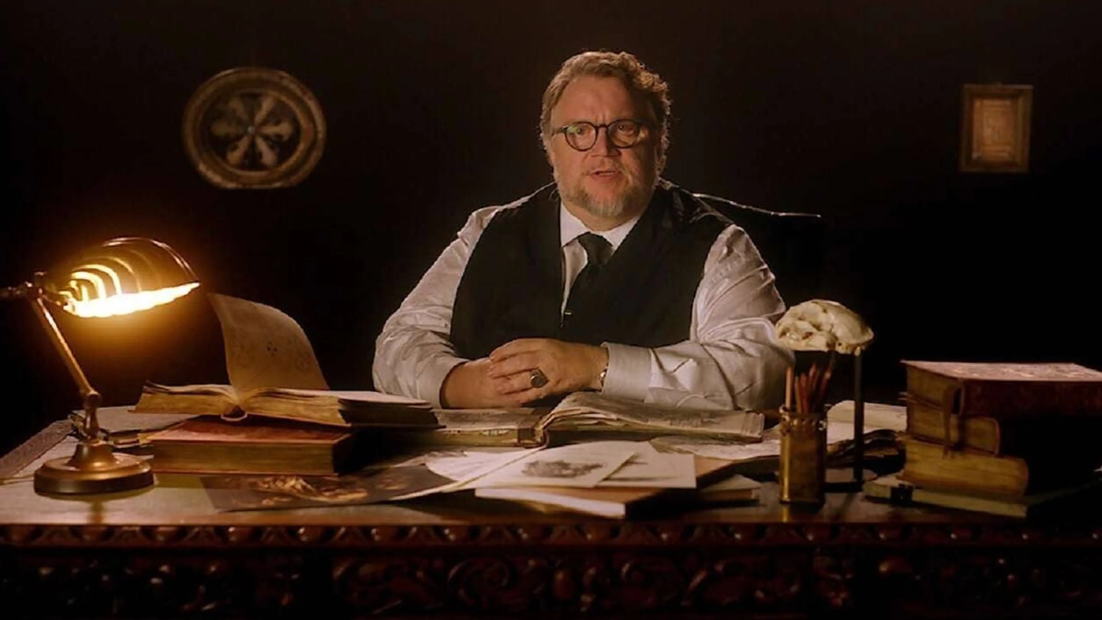 El director mexicano Guillermo del Toro declaró ayer domingo a EFE que empezó a trabajar en una nueva película que se rodará en España “en el futuro”, continuación de ‘El espinazo del diablo‘ (2001) y ‘El laberinto del fauno‘ (2006).