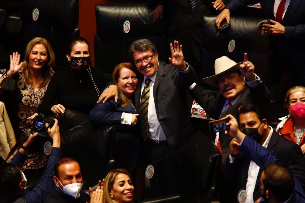 - Afortunadamente los partidos quedaron fuera.
- Duro golpe al Huachicoleo. ¿El presidente lo sabe todo?.
- ¡Qué triste lamento el de Loreta Ortiz!.
- Yoneida Gamez alcaldesa que sorprende con su activismo.
