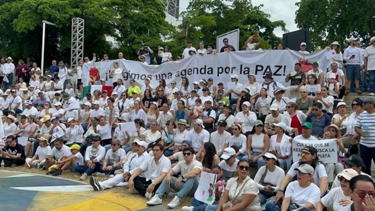 - Afortunadamente los partidos quedaron fuera.
- Duro golpe al Huachicoleo. ¿El presidente lo sabe todo?.
- ¡Qué triste lamento el de Loreta Ortiz!.
- Yoneida Gamez alcaldesa que sorprende con su activismo.