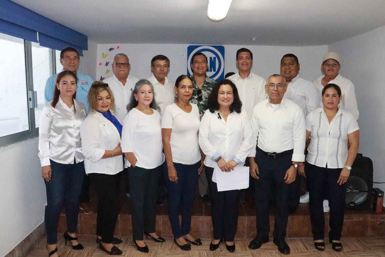-	Se registran aspirantes a dirigencias municipales del PAN, fortalece Morena seccionales en todo el estado y el PRI lanza convocatoria para CPN.
-	Arrojan escombro al drenaje y luego se quejan.
-	Se esconde vicefiscal de la zona sur.
-	No se enreden: la gente no sufre por la violencia sino por los baches, dijo Sheinbaum.
