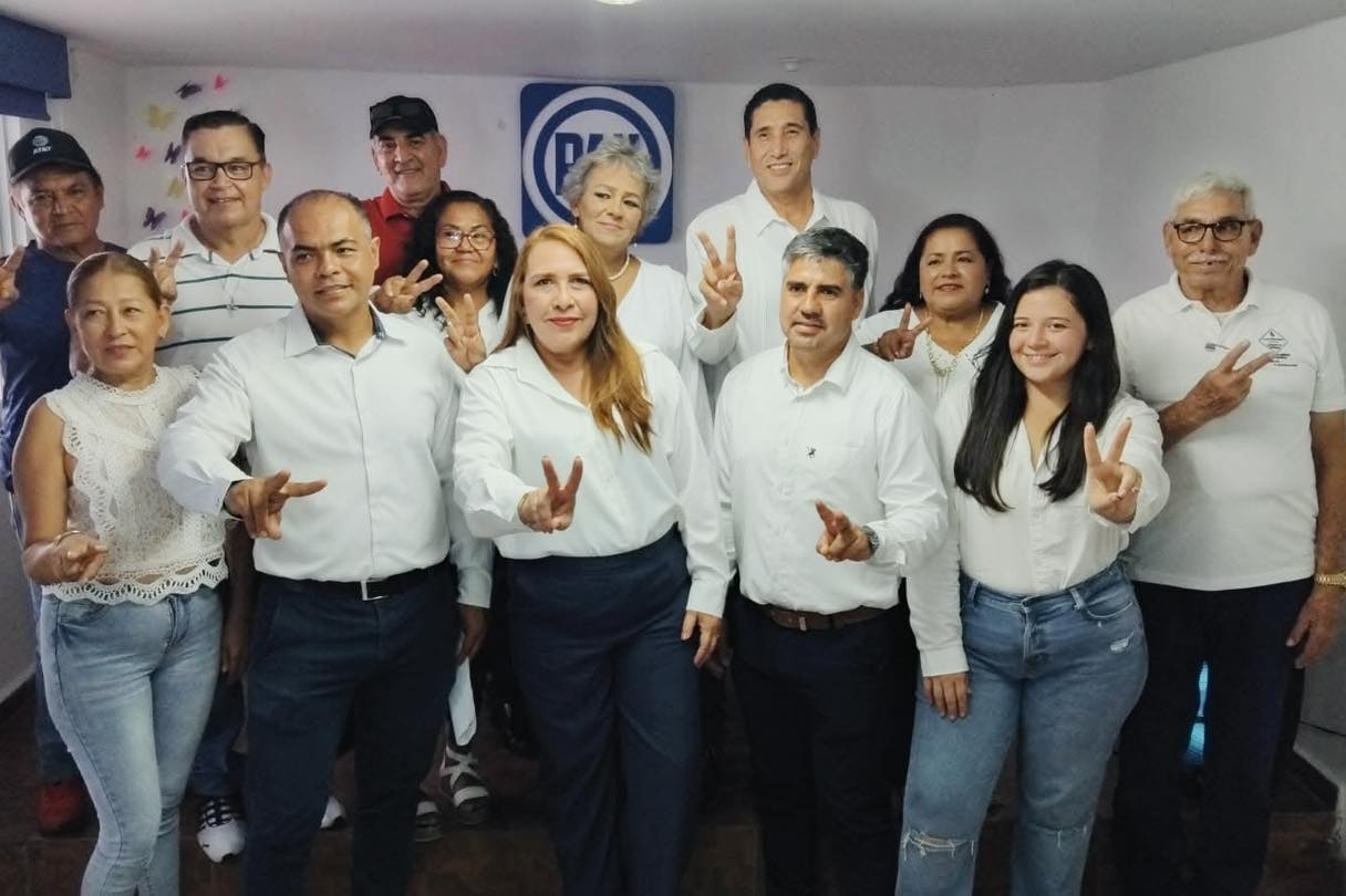-	Se registran aspirantes a dirigencias municipales del PAN, fortalece Morena seccionales en todo el estado y el PRI lanza convocatoria para CPN.
-	Arrojan escombro al drenaje y luego se quejan.
-	Se esconde vicefiscal de la zona sur.
-	No se enreden: la gente no sufre por la violencia sino por los baches, dijo Sheinbaum.
