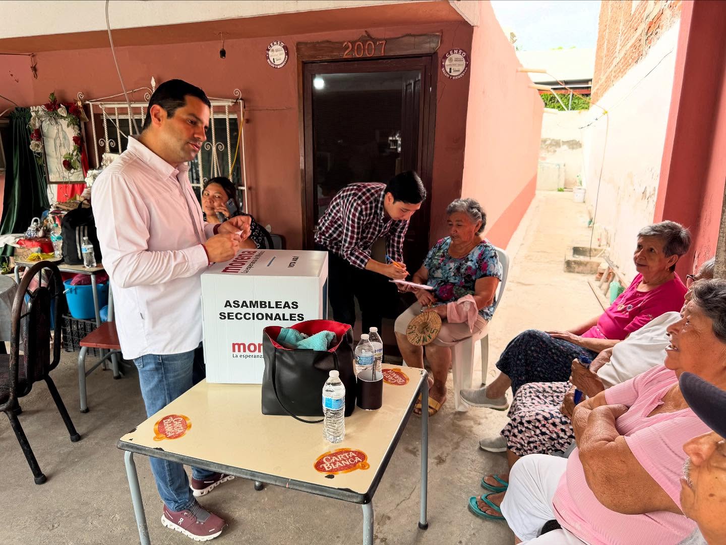 -	Se registran aspirantes a dirigencias municipales del PAN, fortalece Morena seccionales en todo el estado y el PRI lanza convocatoria para CPN.
-	Arrojan escombro al drenaje y luego se quejan.
-	Se esconde vicefiscal de la zona sur.
-	No se enreden: la gente no sufre por la violencia sino por los baches, dijo Sheinbaum.
