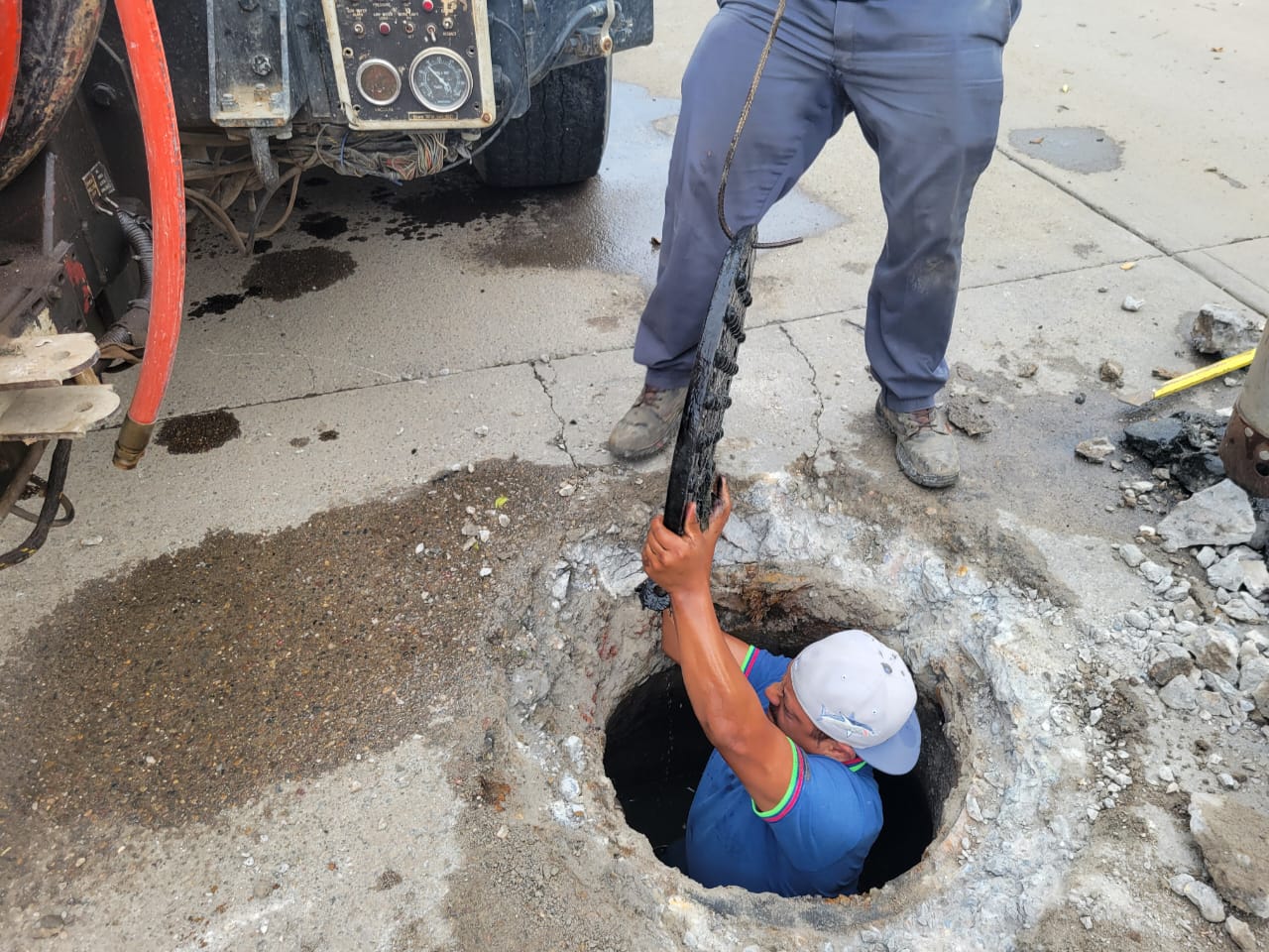 -	Se registran aspirantes a dirigencias municipales del PAN, fortalece Morena seccionales en todo el estado y el PRI lanza convocatoria para CPN.
-	Arrojan escombro al drenaje y luego se quejan.
-	Se esconde vicefiscal de la zona sur.
-	No se enreden: la gente no sufre por la violencia sino por los baches, dijo Sheinbaum.
