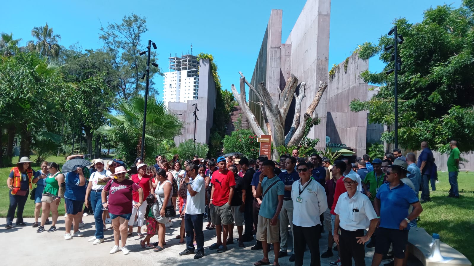 En el marco del Día Nacional de la Protección Civil, Gran Acuario Mazatlán se sumó este jueves al Simulacro Nacional 2025, reforzando su compromiso con la seguridad y la cultura de prevención entre su personal y visitantes.